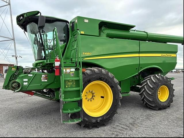Image of John Deere S680 equipment image 2