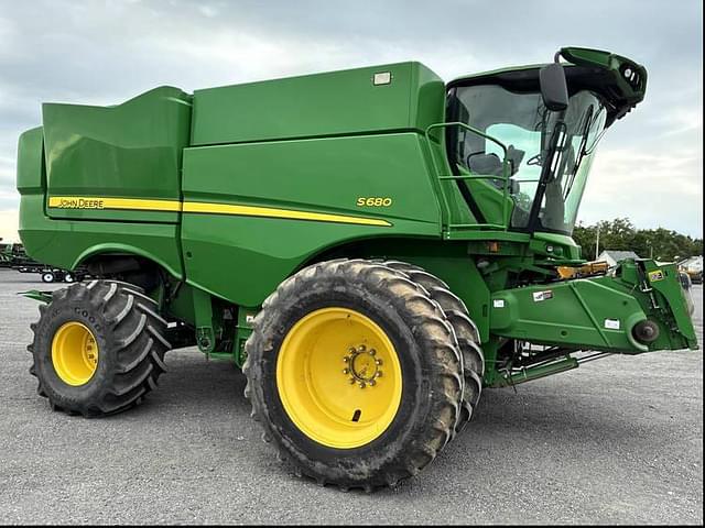 Image of John Deere S680 equipment image 1