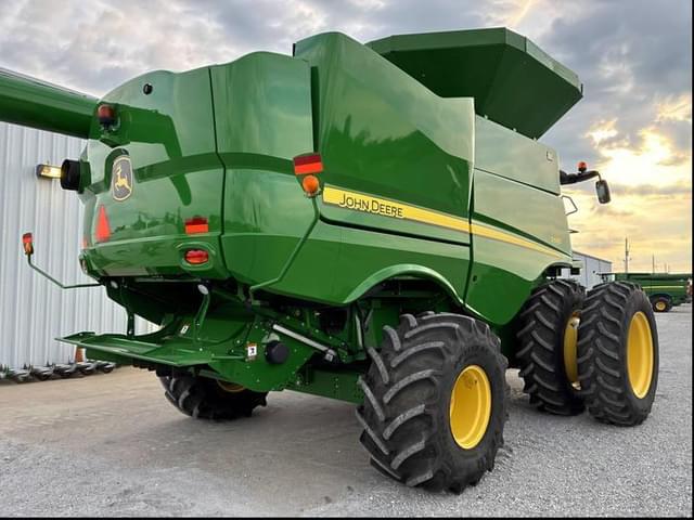 Image of John Deere S680 equipment image 4