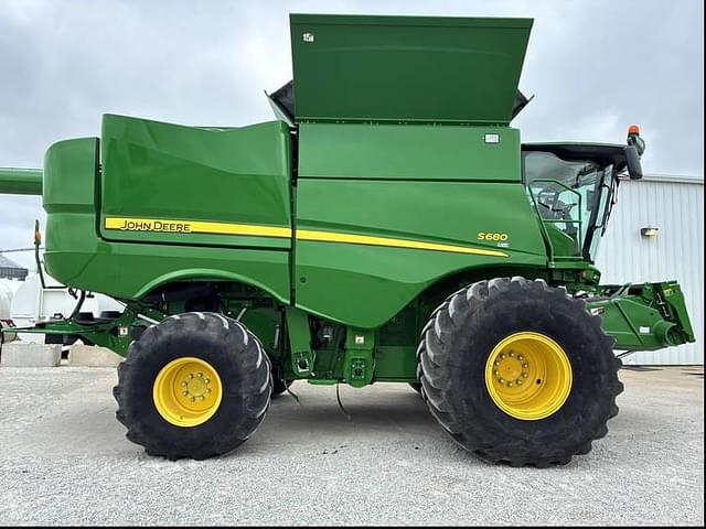 Image of John Deere S680 equipment image 2