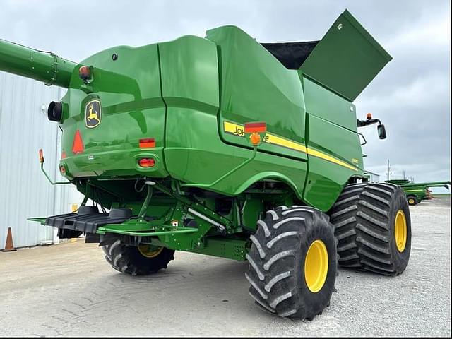 Image of John Deere S680 equipment image 4