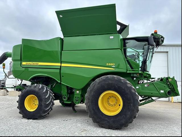 Image of John Deere S680 equipment image 1