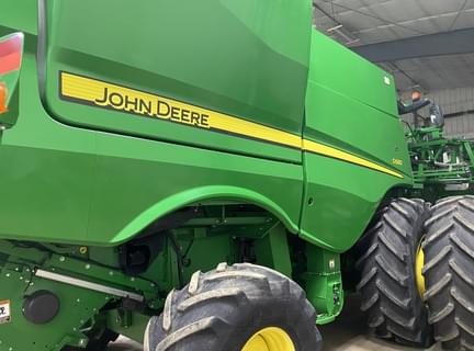 Image of John Deere S680 equipment image 2