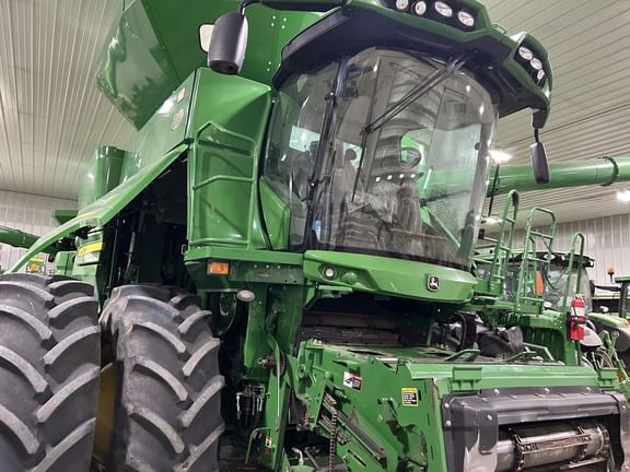 2015 John Deere S680 Equipment Image0
