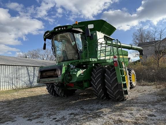 Image of John Deere S680 equipment image 2