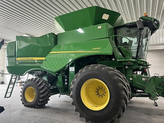 Image of John Deere S680 equipment image 2