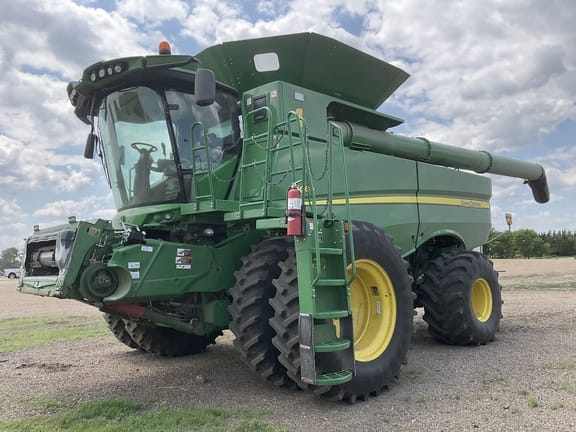 Main image John Deere S680