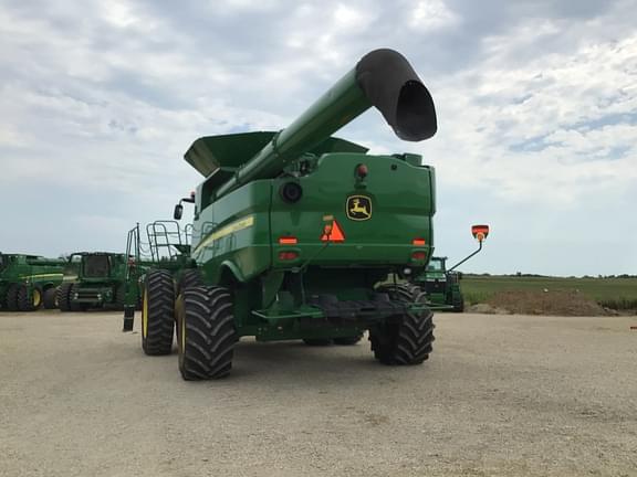 Image of John Deere S680 equipment image 3