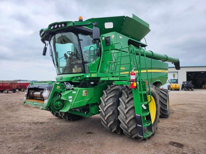 Image of John Deere S680 Primary image