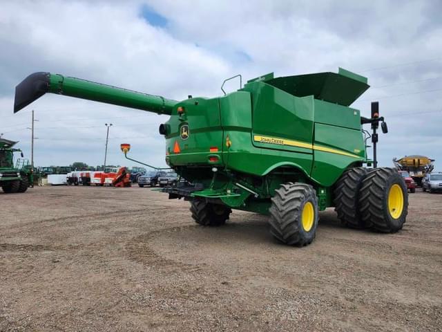 Image of John Deere S680 equipment image 2
