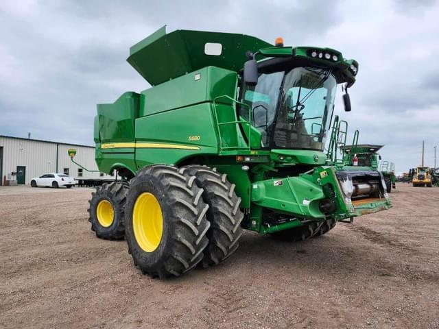 Image of John Deere S680 equipment image 1