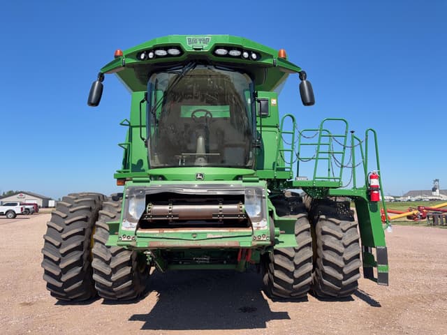 Image of John Deere S680 equipment image 1
