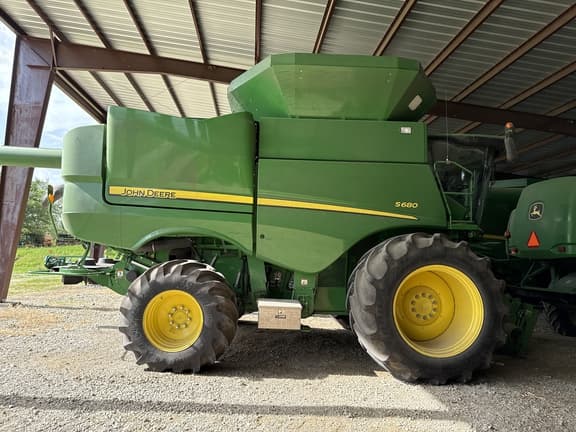 Image of John Deere S680 equipment image 1