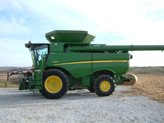 Main image John Deere S680
