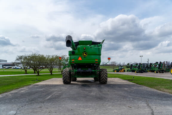 Image of John Deere S680 equipment image 3