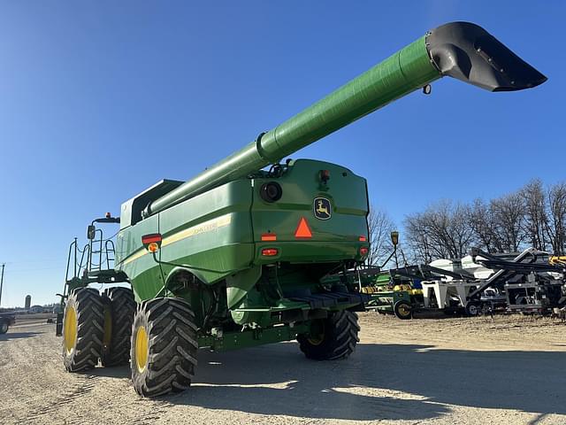 Image of John Deere S680 equipment image 3