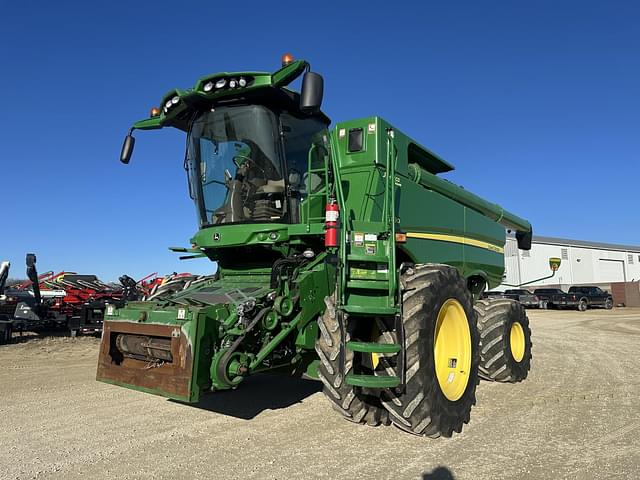 Image of John Deere S680 equipment image 1