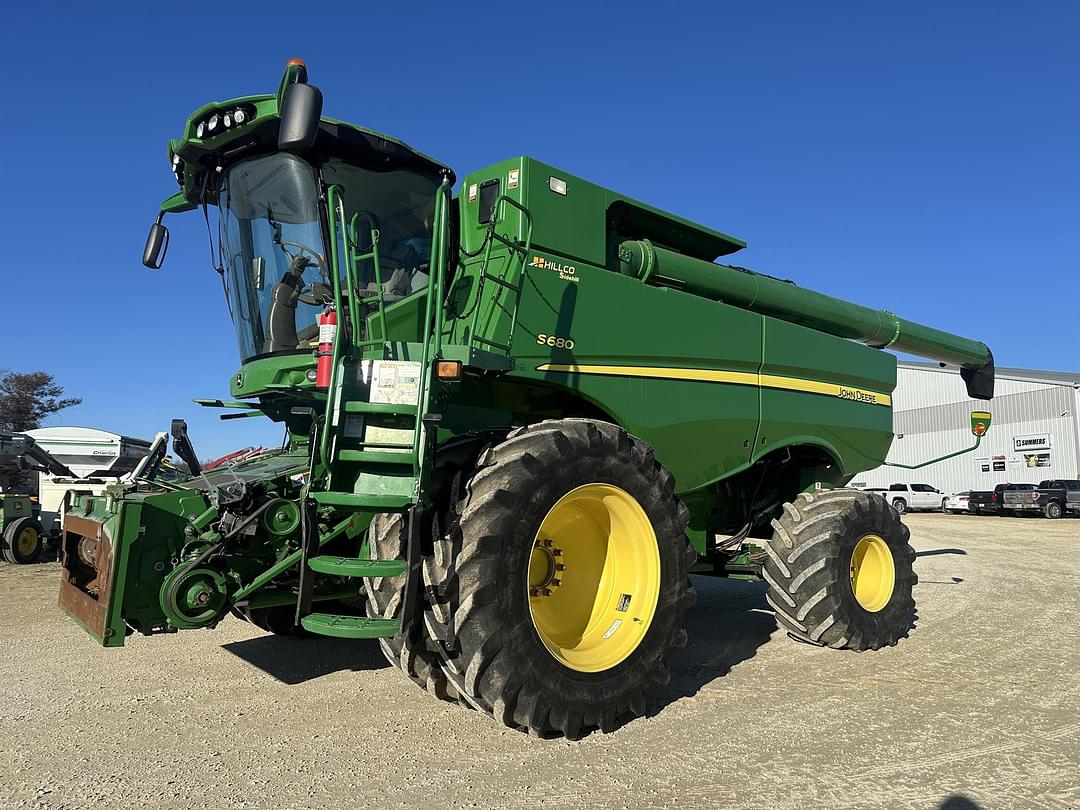 Image of John Deere S680 Primary image