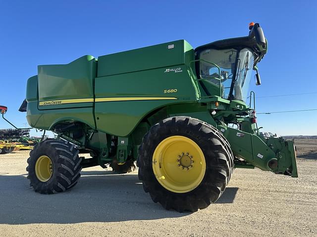 Image of John Deere S680 equipment image 4