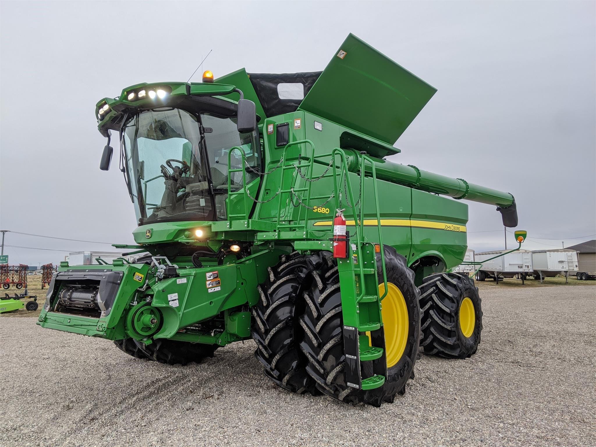 2015 John Deere S680 Equipment Image0