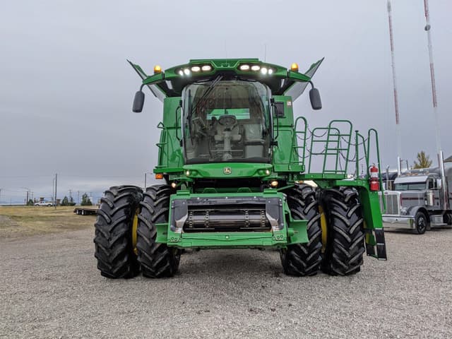 Image of John Deere S680 equipment image 1