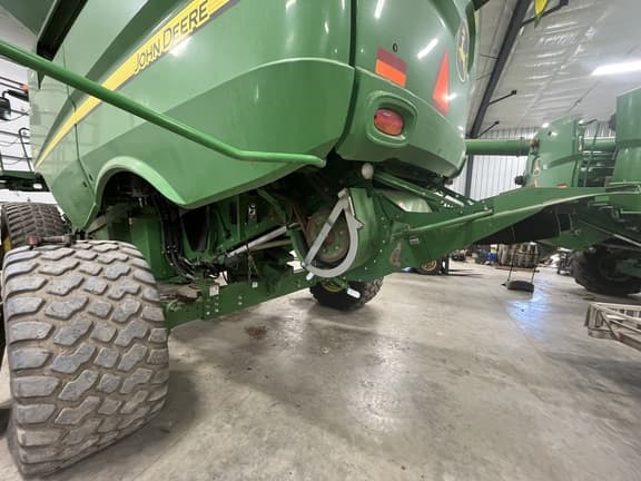 Image of John Deere S680 equipment image 2