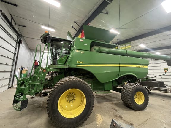 2015 John Deere S680 Equipment Image0