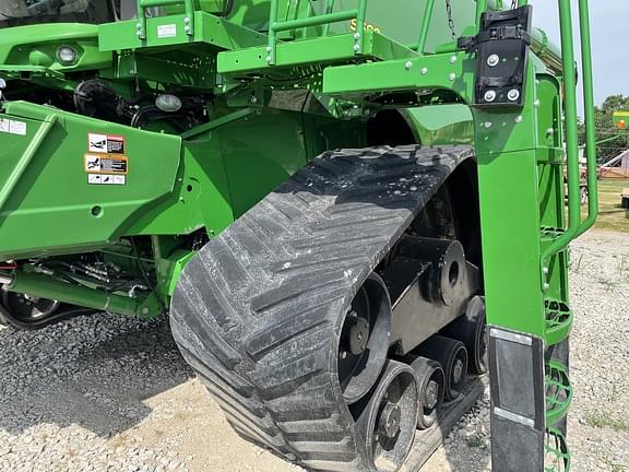 Image of John Deere S680 equipment image 1