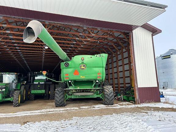 Image of John Deere S680 equipment image 2