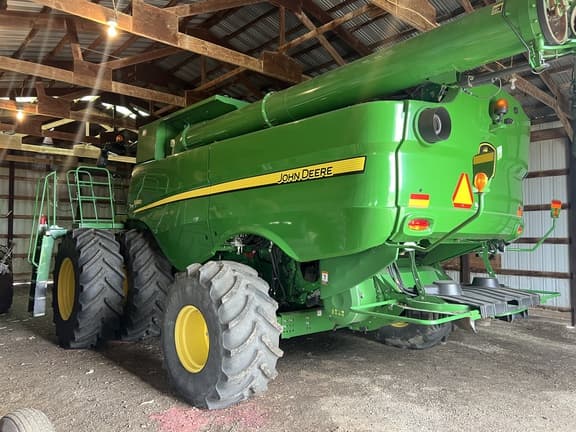 Image of John Deere S680 equipment image 1