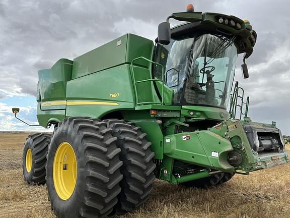 Image of John Deere S680 equipment image 1