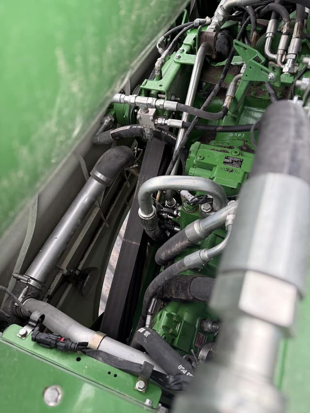 Image of John Deere S680 equipment image 3