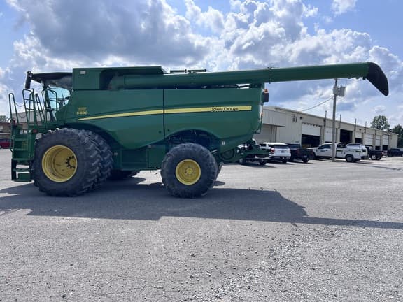 Image of John Deere S680 equipment image 1