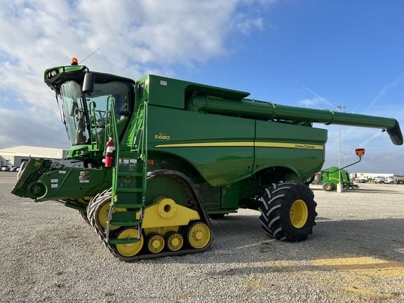 Main image John Deere S680