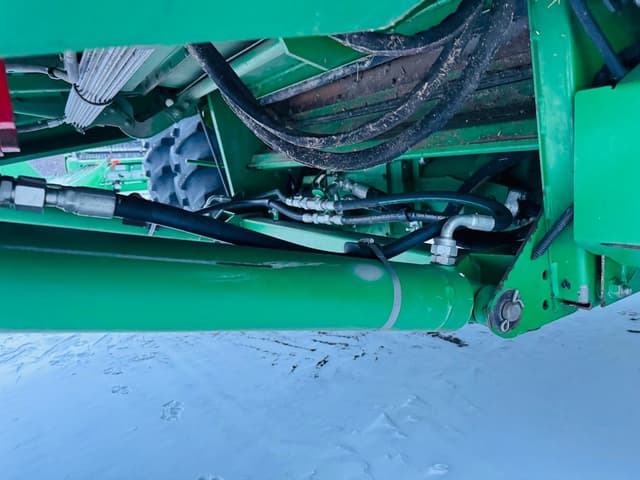 Image of John Deere S680 equipment image 4