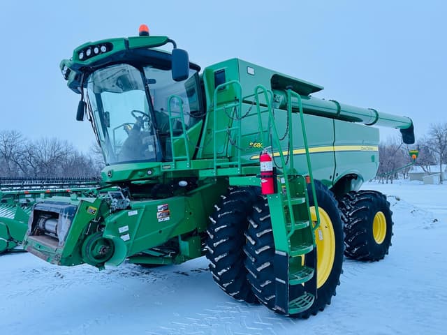 Image of John Deere S680 equipment image 1