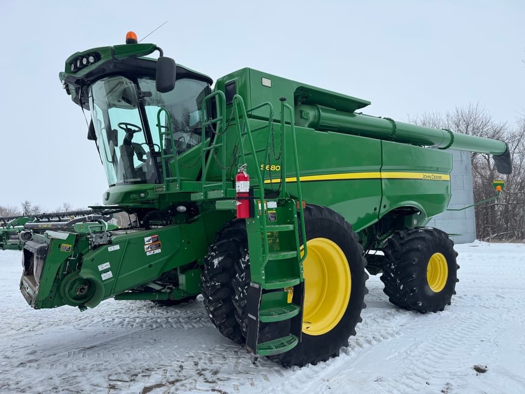 Image of John Deere S680 Primary image