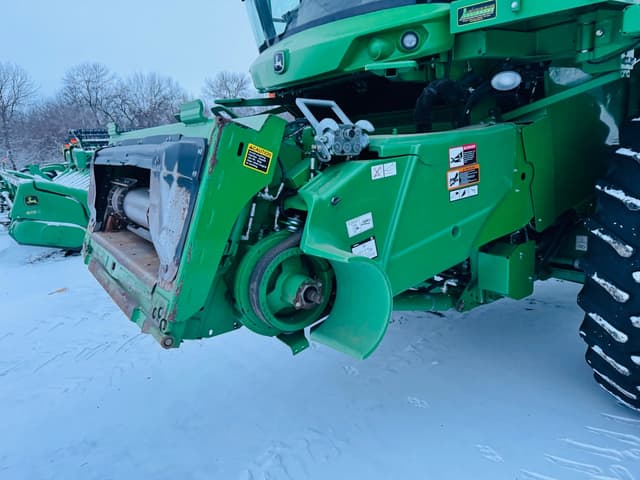 Image of John Deere S680 equipment image 2