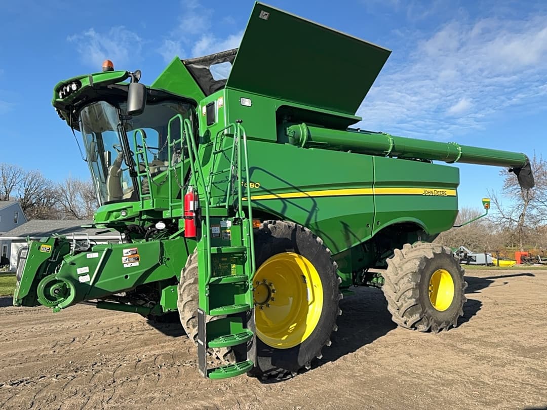 Image of John Deere S680 Primary image