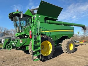 2015 John Deere S680 Image