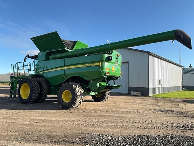 Image of John Deere S680 equipment image 2