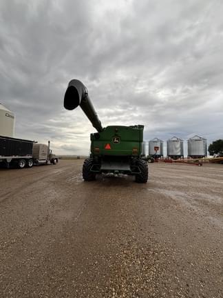 Image of John Deere S690 equipment image 2
