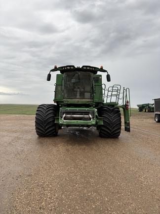 Image of John Deere S690 equipment image 1