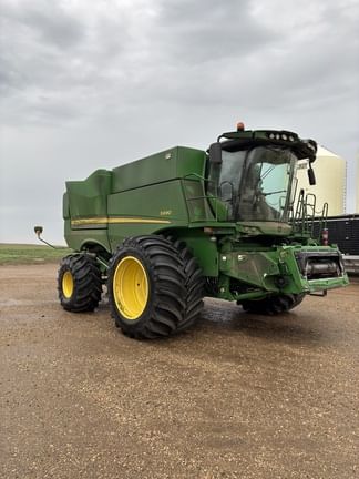 2015 John Deere S690 Equipment Image0