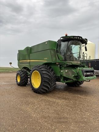 Main image John Deere S690