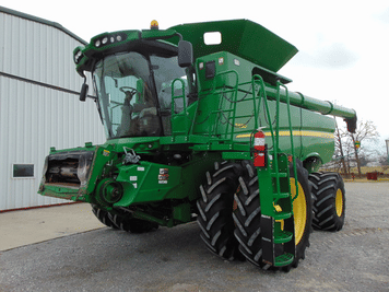 Main image John Deere S690