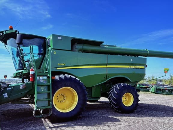 Image of John Deere S690 Primary Image