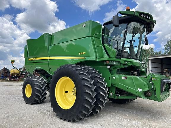 Image of John Deere S690 Primary image