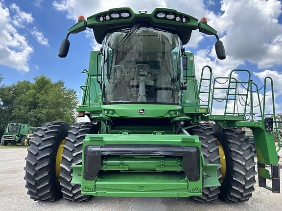 Image of John Deere S690 equipment image 1