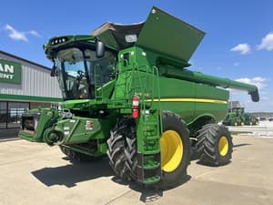 2015 John Deere S690 Image